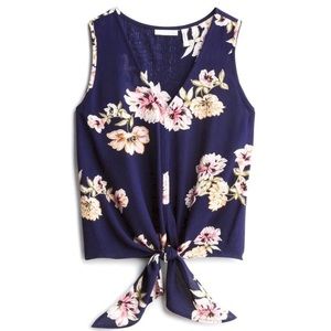 LUQ Rhee Sleeveless tie front Top